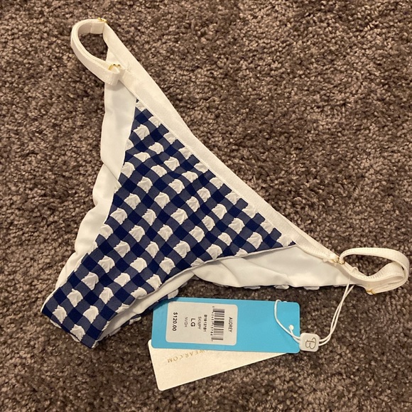 ISO!! Size small! - Picture 2 of 5